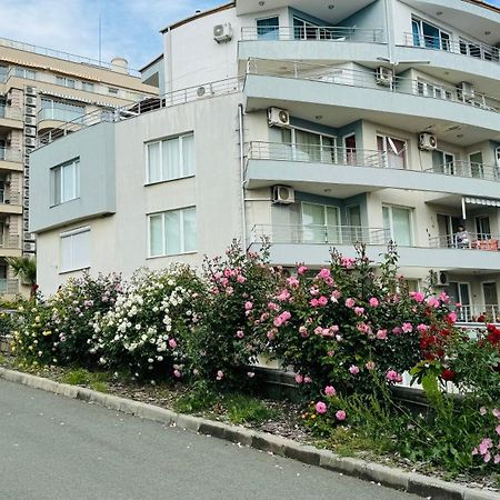 Апартаменти "Бриз" Sveti Vlas Bagian luar foto