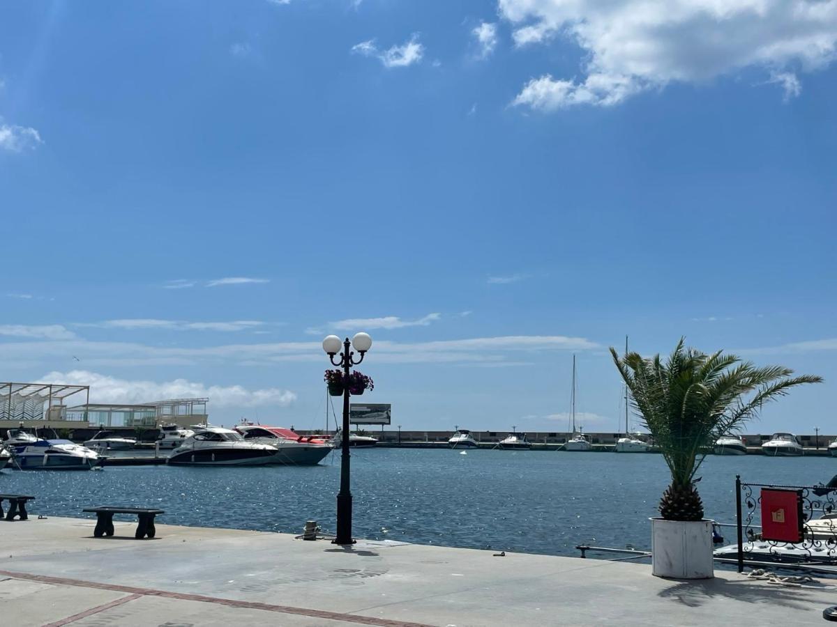 Апартаменти "Бриз" Sveti Vlas Bagian luar foto