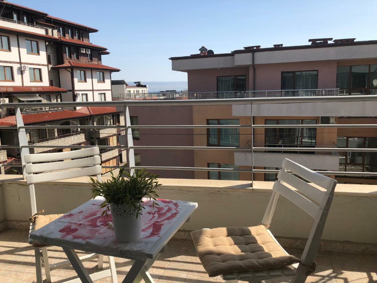 Апартаменти "Бриз" Sveti Vlas Bagian luar foto