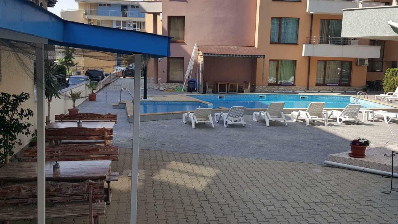 Апартаменти "Бриз" Sveti Vlas Bagian luar foto