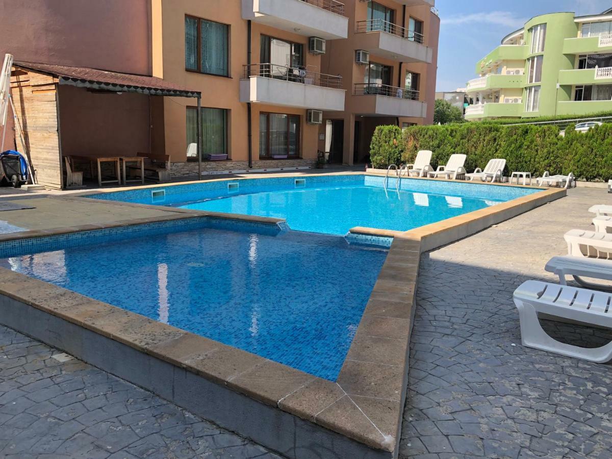Апартаменти "Бриз" Sveti Vlas Bagian luar foto